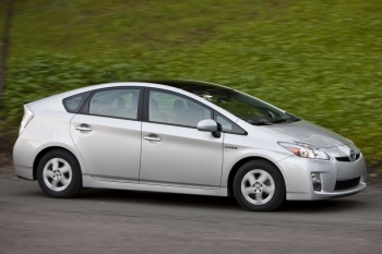 Тойота продолжает вкладывать серьезные деньги в рекламу нового Prius.